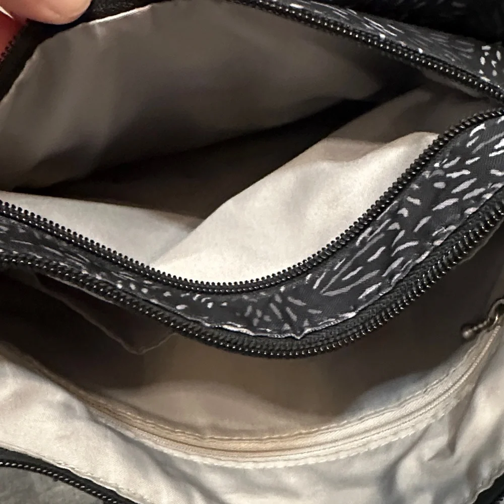 Baggallini Modern Pocket Black and White Patterned Crossbody Bag